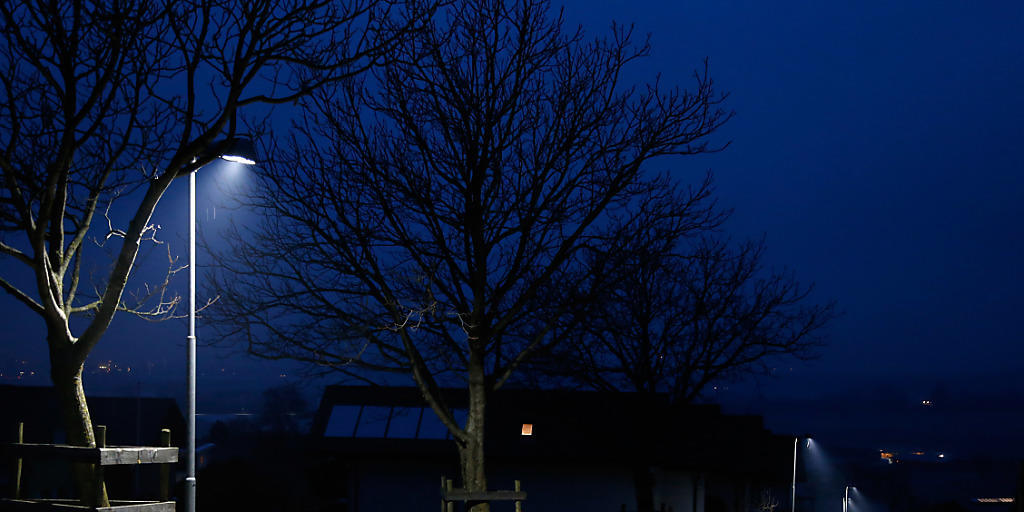 Bei der Aussenbeleuchtung haben sich LED-Leuchten endgültig durchgesetzt. Ihr Marktanteil beläuft sich inzwischen auf 86 Prozent und Neuanlagen werden praktisch nur noch mit LED realisiert. (Archivbild)
