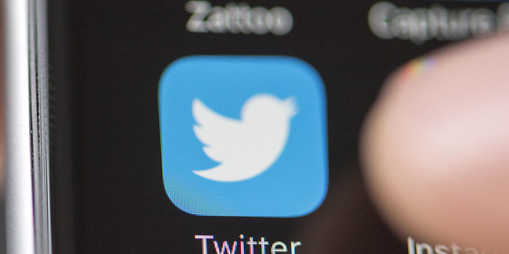 Twitter will kontroverse Inhalte in der Timeline weniger sichtbar machen und missbräuchliche Antworten weniger prominent darstellen beziehungsweise ausblenden. Das ist einer von drei Schritten, die der US-Kurznachrichtendienst gegen Spam und Hass im Netz ankündigte.