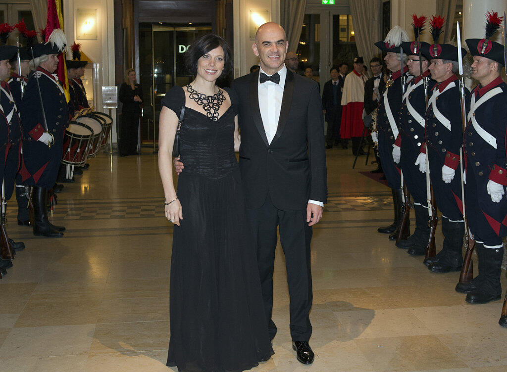 Glamour-Faktor: Alain Berset ist Bundespräsident 2018. Das Bild zeigt ihn mit seiner Frau Muriel Zeender Berset beim Gala-Dinner für die damalige Präsidentin Südkoreas im Jahr 2014. Glamour-Faktor: Alain Berset ist Bundespräsident 2018. Das Bild zeigt ihn mit seiner Frau Muriel Zeender Berset beim Gala-Dinner für die damalige Präsidentin Südkoreas im Jahr 2014.