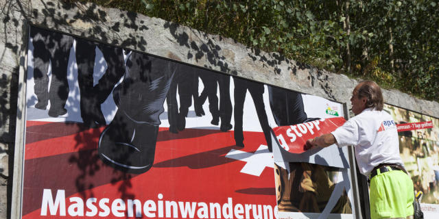 Abstimmungsplakat der SVP aus dem Jahr 2011