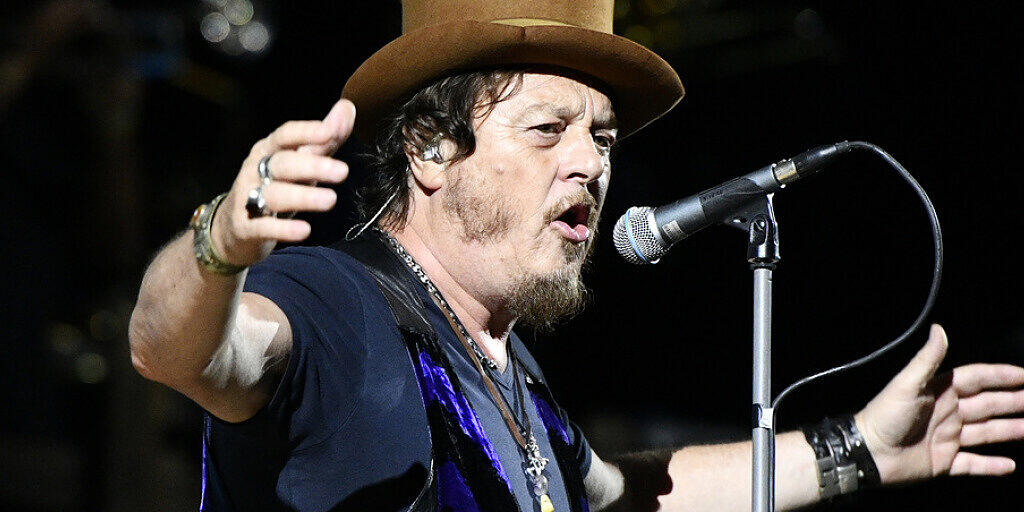 Vertröstet seine Fans mit "besten Wünschen" um ein halbes Jahr: Der italienische Superstar Zucchero holt sein abgesagtes Zürcher Konzert im Sommer 2021 nach. Vertröstet seine Fans mit "besten Wünschen" um ein halbes Jahr: Der italienische Superstar Zucchero holt sein abgesagtes Zürcher Konzert im Sommer 2021 nach.