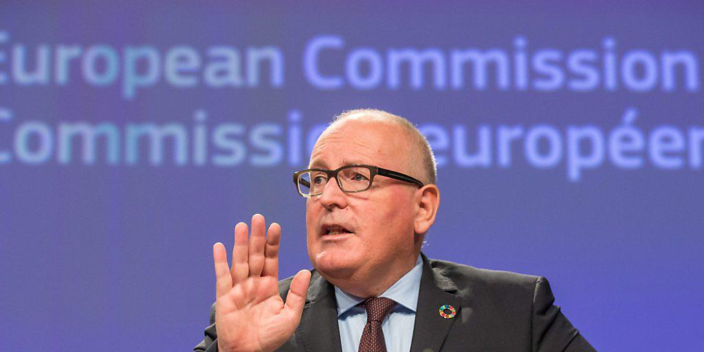 Will EU besser gegen Terroristen schützen: EU-Kommissionsvizepräsident Frans Timmermans hat am Mittwoch in Brüssel das neue Reiseinformations- und -genehmigungssystem (Etias) vorgestellt. Als Vorbild diente das US-Modell ESTA. (Archiv)