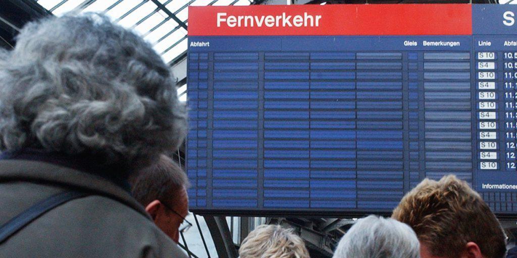 Wenn das Bahnnetz zusammenbricht wie im Februar 2005 in Zürich, sollen Reisende informiert und unter Umständen auch entschädigt werden müssen (Archivbild).