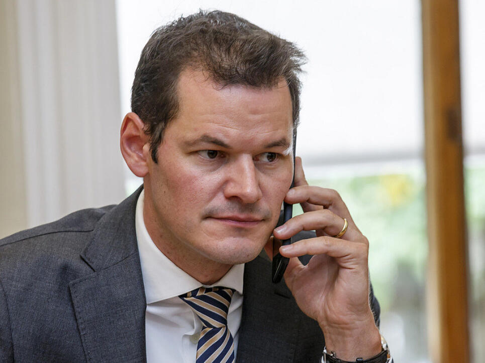 Der Genfer Sicherheitsdirektor Pierre Maudet: Für im Amt begangene Verstösse geniessen Regierungsmitglieder normalerweise Immunität. (Archiv)