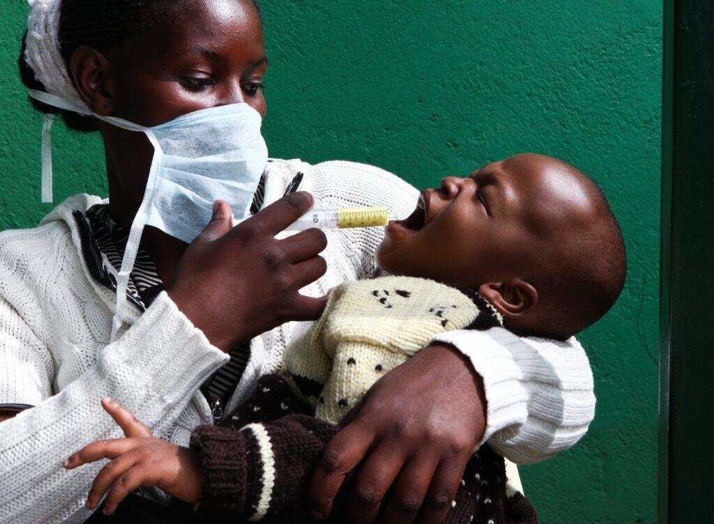 Diese Mutter in Nairobi, Kenia, leidet an einer multiresistenten Tuberkulose-Form. (Aufnahme vom März 2015)