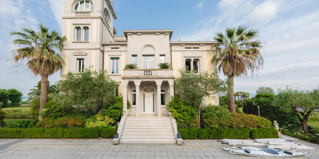 Signa Holding verwertet Inventar der Liegenschaft „Villa Ansaldi“ am Gardasee – Auktion bis 14. Juli