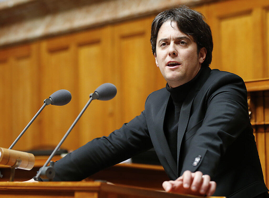 Der Waadtländer SP-Nationalrat Jean Christophe Schwaab wird sich nach der Wintersession von der nationalen Politbühne verabschieden und sich vermehrt um seinen Sohn kümmern, der an einer Entwicklungsstörung leidet. (Archiv) Der Waadtländer SP-Nationalrat Jean Christophe Schwaab wird sich nach der Wintersession von der nationalen Politbühne verabschieden und sich vermehrt um seinen Sohn kümmern, der an einer Entwicklungsstörung leidet. (Archiv)