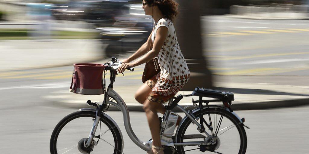 Die Verkäufe von E-Bikes sind auch im vergangenen Jahr deutlich schneller gewachsen als der gesamte Velomarkt. (Archivbild)