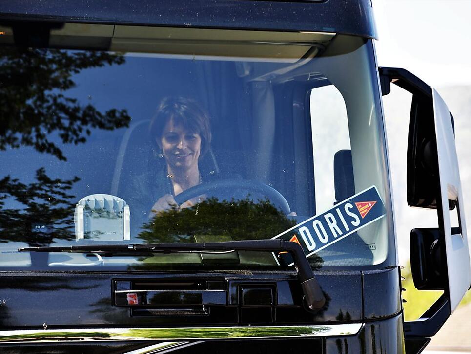 Der Chauffeurverband Les Routiers Suisses will sich gegen eine Lockerung des sogenannten Kabotageverbots wehren. An der Delegiertenversammlung vom Samstag nahm auch Bundesrätin Doris Leuthard teil. (Bild: Les Routiers Suisses)