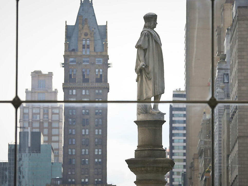 Die Christoph-Kolumbus-Statue im New Yorker Stadtteil Manhattan darf stehen bleiben. Kritiker sagen, dass der Entdecker Amerikas Ureinwohner misshandelt habe. (Archivbild)