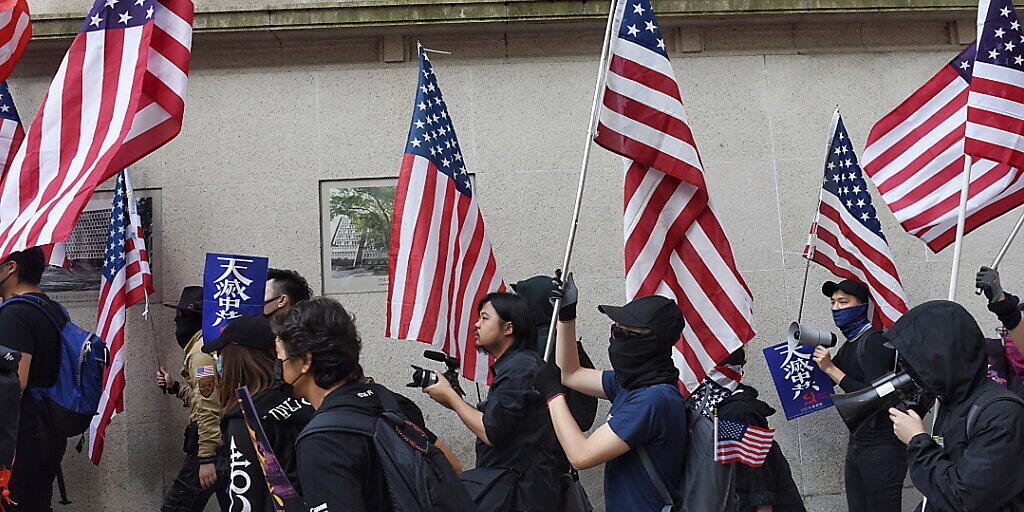 Wer die starke Hand Pekings in Hongkong zu spüren bekommt oder von den Festland-Kommunisten in Hongkong bedroht werde, soll Asyl in den USA beantragen können - etwa im US-Konsulat in Hongkong. (Archivbild)