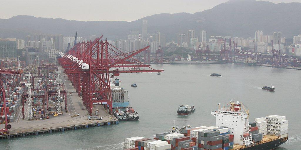Anziehende Exporte: Die Schweiz hat 2017 deutlich mehr Waren nach China und Hongkong ausgeführt als noch im Vorjahr. (Bild: Hafen von Hongkong)