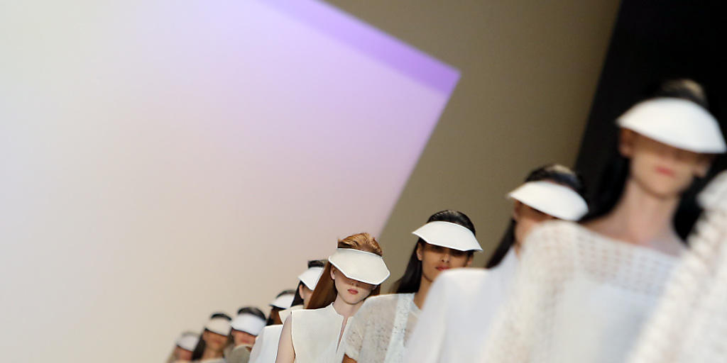 Models bei einer Präsentation in Paris im vergangenen September Models bei einer Präsentation in Paris im vergangenen September