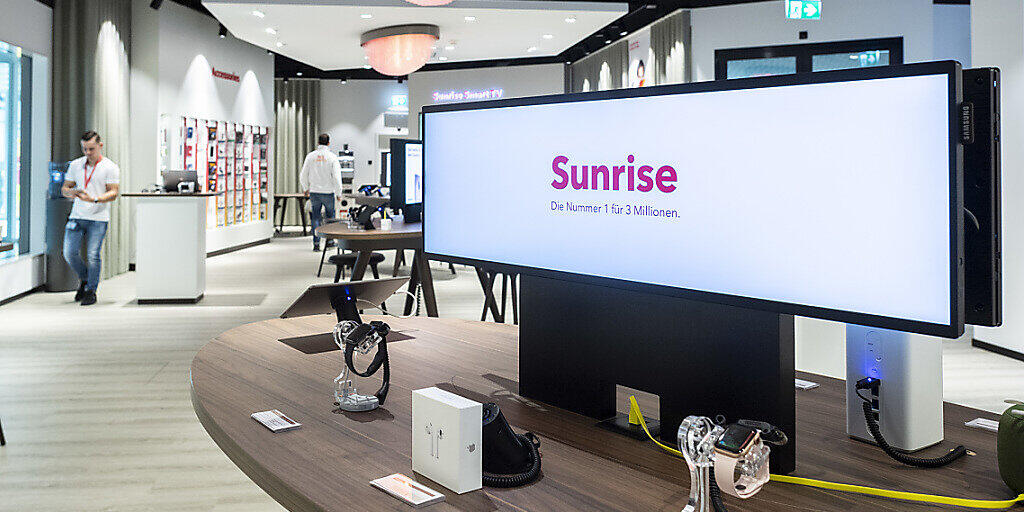 Nachdem letztes Jahr die Übernahme des Kabelnetzbetreibers UPC geplatzt ist, weist der Telekomkonzern Sunrise für das Geschäftsjahr nun einen Jahresgewinn aus, der deutlich unter dem Vorjahr liegt. (Archivbild) Nachdem letztes Jahr die Übernahme des Kabelnetzbetreibers UPC geplatzt ist, weist der Telekomkonzern Sunrise für das Geschäftsjahr nun einen Jahresgewinn aus, der deutlich unter dem Vorjahr liegt. (Archivbild)