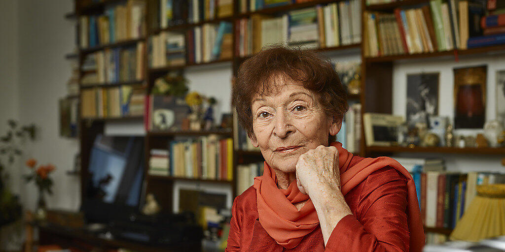 Erst mit weit über 70 Jahren wechselte sie vom Theater- ins Filmgeschäft: Schauspielerin Monica Gubser. Nun ist die Schweizerin im Alter von 88 Jahren verstorben.