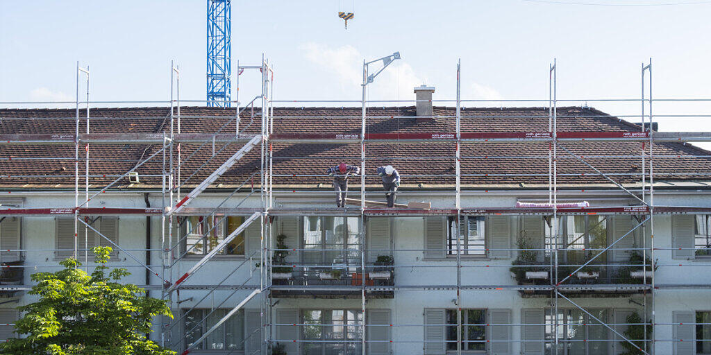 Wer günstig wohnen möchte, der sollte lieber aufs Land ziehen: Baustelle in Zürich (Archivbild).