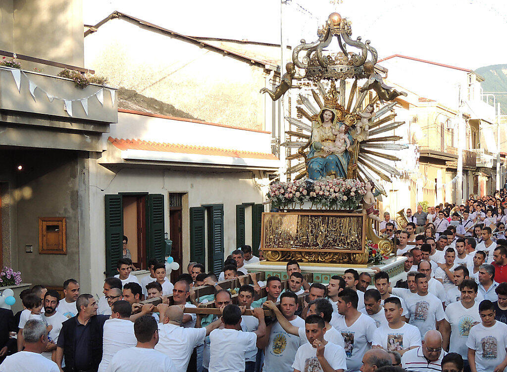 Mafiosi sind keine Christen: Diese Marienprozession in Oppido Mamertina war dem Papst besonders sauer aufgestossen. (Archiv) Mafiosi sind keine Christen: Diese Marienprozession in Oppido Mamertina war dem Papst besonders sauer aufgestossen. (Archiv)
