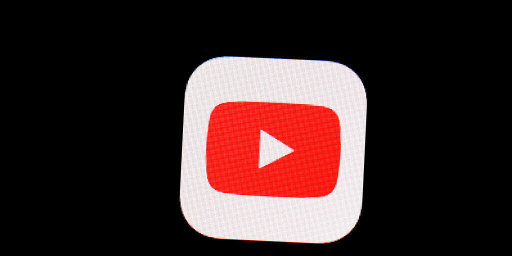 YouTuber, die neu die Marke von 100'000 Abonnenten erreichen, müssen sich um den Status für ein verifiziertes Profil bewerben und beweisen, dass sie sich nicht für jemanden anderen ausgeben. (Symbolbild)