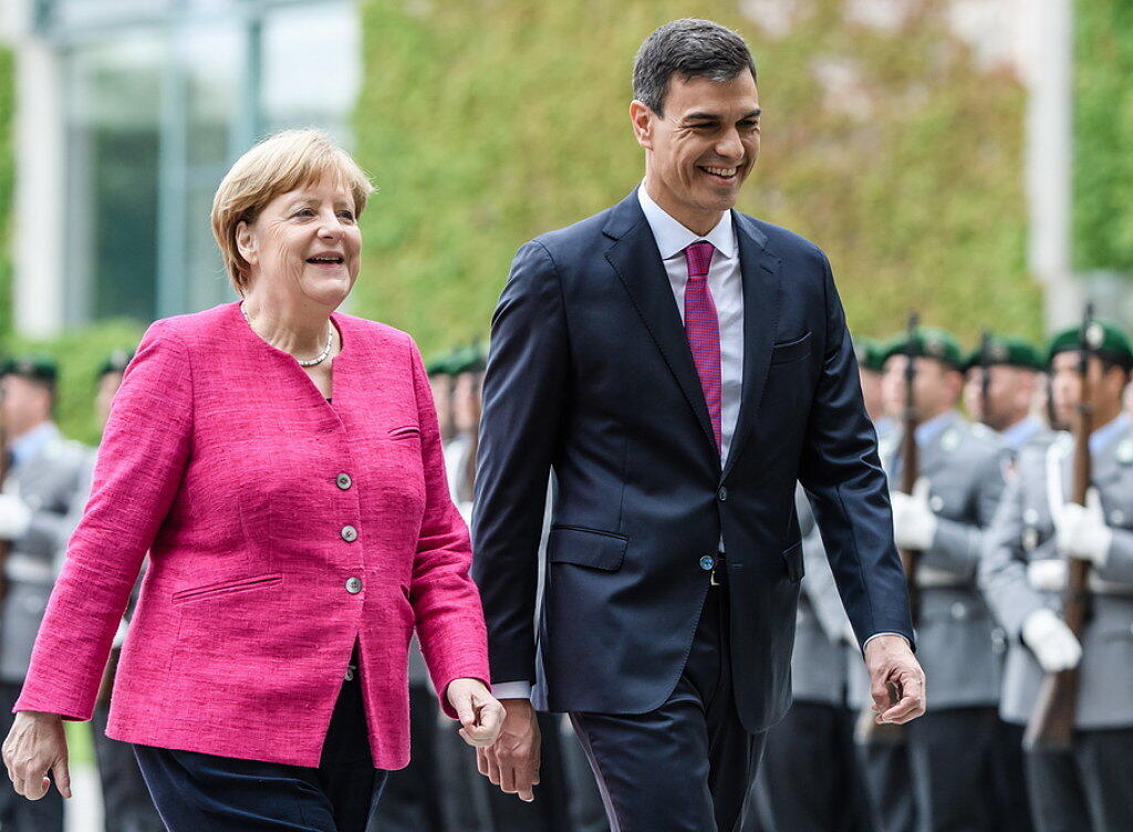 Angela Merkel und Pedro Sanchez am Dienstag in Berlin beim Abschreiten der Ehrengarde. Angela Merkel und Pedro Sanchez am Dienstag in Berlin beim Abschreiten der Ehrengarde.
