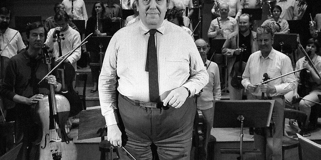 Das Zürcher Opernhaus trauert um Nello Santi, hier bei einem Auftritt von 1986 im Basler Casinotheater: Er starb am Mittwoch im Alter von 88 Jahren. (Archivbild) Das Zürcher Opernhaus trauert um Nello Santi, hier bei einem Auftritt von 1986 im Basler Casinotheater: Er starb am Mittwoch im Alter von 88 Jahren. (Archivbild)