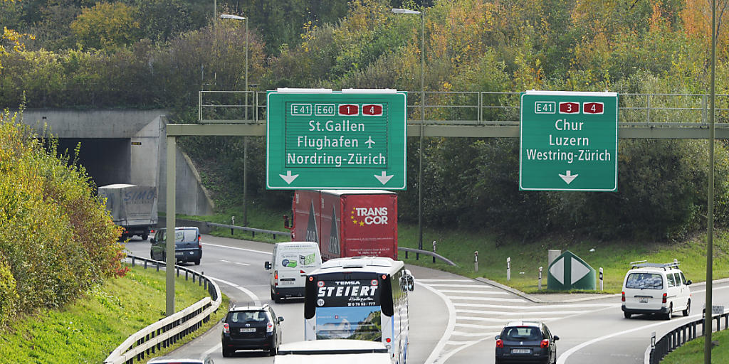 Einer der Stauschwerpunkte des Landes: Die Zürcher Nordumfahrung mit dem Gubristtunnel. Bis 2025 soll der Engpass behoben sein. (Archivbild) Einer der Stauschwerpunkte des Landes: Die Zürcher Nordumfahrung mit dem Gubristtunnel. Bis 2025 soll der Engpass behoben sein. (Archivbild)