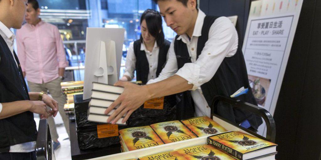 Wird vermutlich das erfolgreichste Buch des Jahres: J.K. Rowlings "Harry Potter and the Cursed Child", das am 24. September auf Deutsch erscheinen wird.