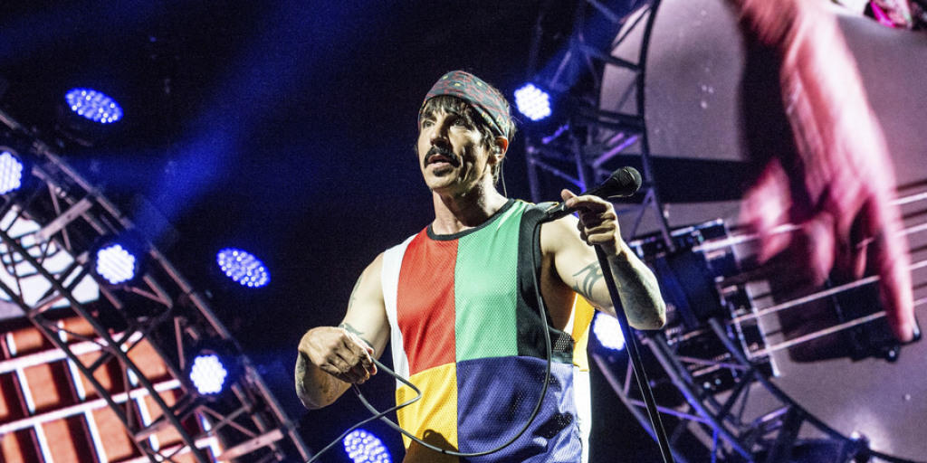 Anthony Kiedis, Frontmann der Red Hot Chili Peppers, steht am Dienstag, dem Eröffnungstag, auf der grossen Bühne des Paléo Festivals in Nyon. Die Tickets für das Konzert der Kalifornier waren innert vier Minuten ausverkauft. (Archivbild)