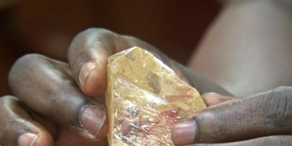 Der Diamant, den Sierra Leone versteigert, gehört zu den grössten je gefundenen. (Archiv) Der Diamant, den Sierra Leone versteigert, gehört zu den grössten je gefundenen. (Archiv)