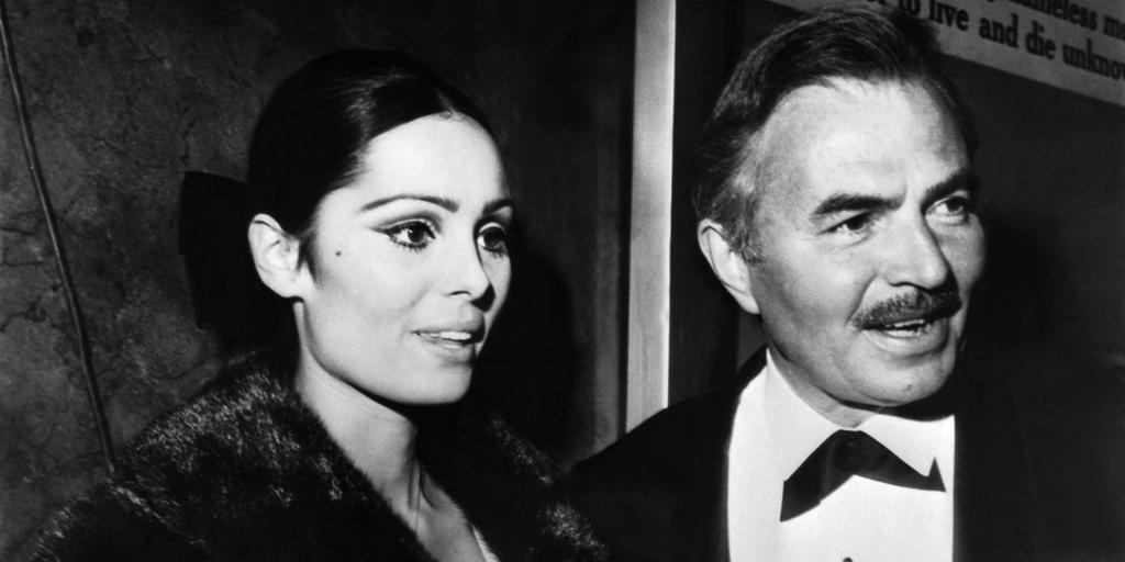 Daliah Lavi auf einem Bild aus dem Jahr 1964: Damals besuchte sie gemeinsam mit dem britischen Schauspieler James Mason die Premiere des Films "Lord Jim", in dem beide mitspielen. Daliah Lavi auf einem Bild aus dem Jahr 1964: Damals besuchte sie gemeinsam mit dem britischen Schauspieler James Mason die Premiere des Films "Lord Jim", in dem beide mitspielen.
