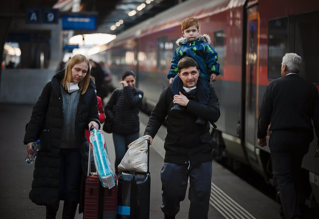 HAUPTBAHNHOF, ZUERICH HB, ANKUNFT, UKRAINE RUSSLAND KRIEG,