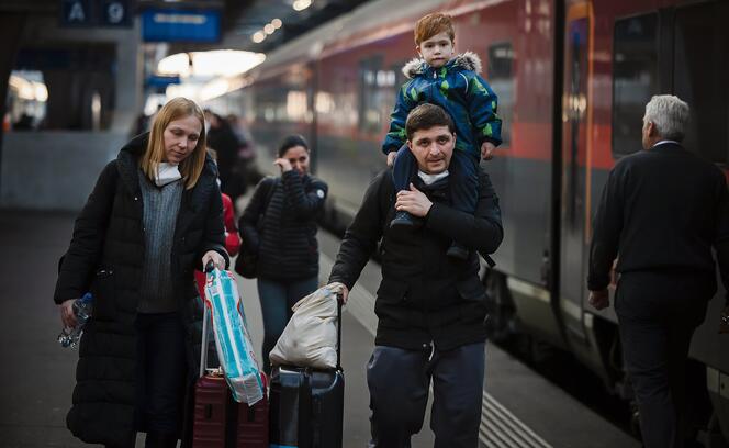 HAUPTBAHNHOF, ZUERICH HB, ANKUNFT, UKRAINE RUSSLAND KRIEG,