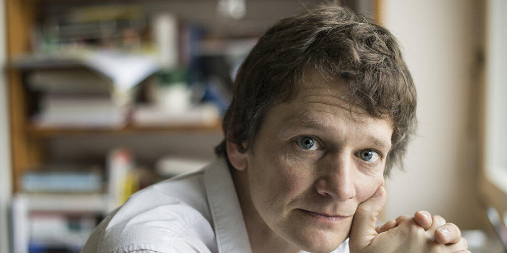 Er folgt auf Hazel Brugger: Der Berner Kabarettist und Autor Christoph Simon erhält den Salzburger Stier 2018. (Archivbild)