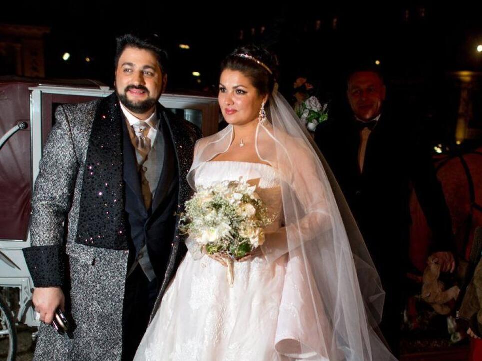 Anna Netrebko und ihr Mann Yusif Eyvazov - hier 2015 auf ihrer Hochzeit - werden nächstes Jahr gemeinsam in der Arena von Verona auftreten. Das Engagement steht in Zusammenhang mit dem Versuch, das beschädigte Image der Arena zu verbessern.