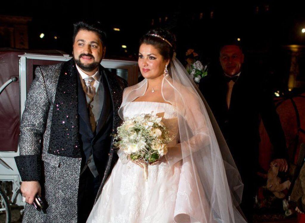 Anna Netrebko und ihr Mann Yusif Eyvazov - hier 2015 auf ihrer Hochzeit - werden nächstes Jahr gemeinsam in der Arena von Verona auftreten. Das Engagement steht in Zusammenhang mit dem Versuch, das beschädigte Image der Arena zu verbessern. Anna Netrebko und ihr Mann Yusif Eyvazov - hier 2015 auf ihrer Hochzeit - werden nächstes Jahr gemeinsam in der Arena von Verona auftreten. Das Engagement steht in Zusammenhang mit dem Versuch, das beschädigte Image der Arena zu verbessern.