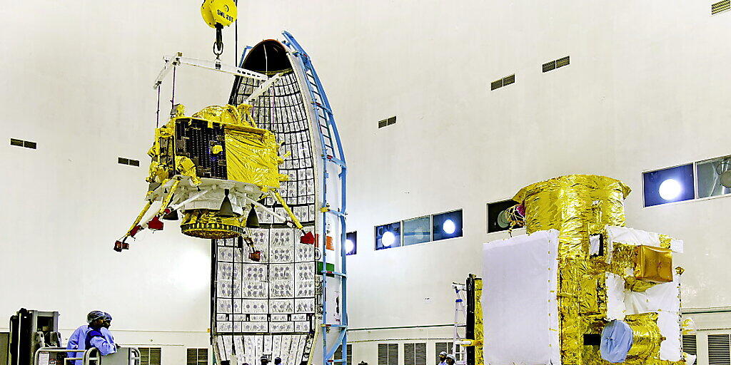 Eine Rakete sollte den Orbiter Chandrayaan-2 nach Angaben der indischen Weltraumbehörde am Sonntagabend von der Insel Andhra Pradesh ins All befördern. (Archivbild)