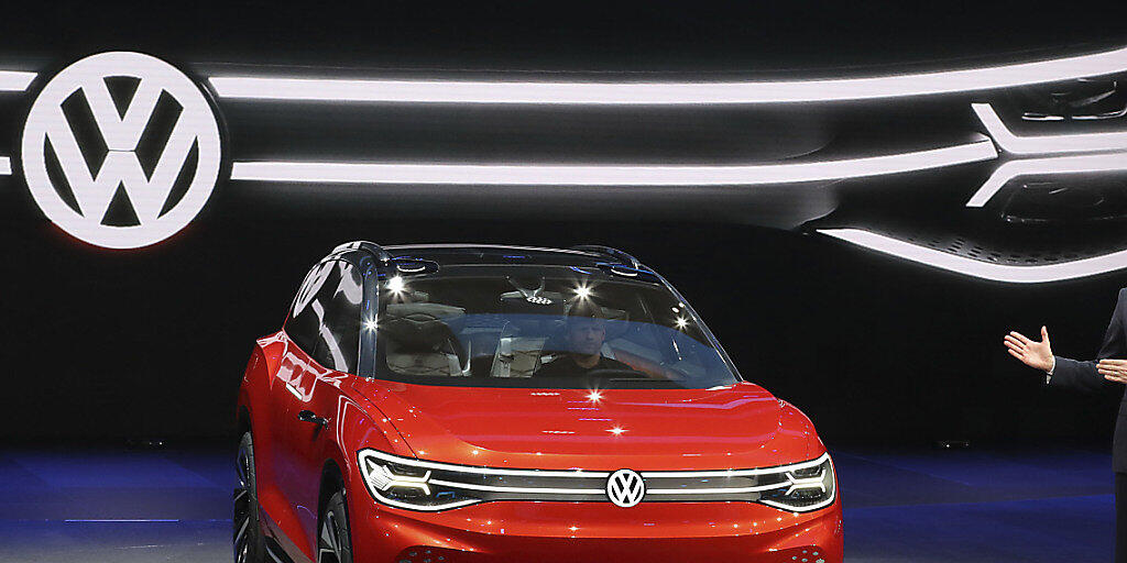 VW stellt an der Automesse in Shanghai einen E-SUV vor. Der deutsche Autokonzern investiert laut einer Studie am meisten Geld in Forschung und Entwicklung.