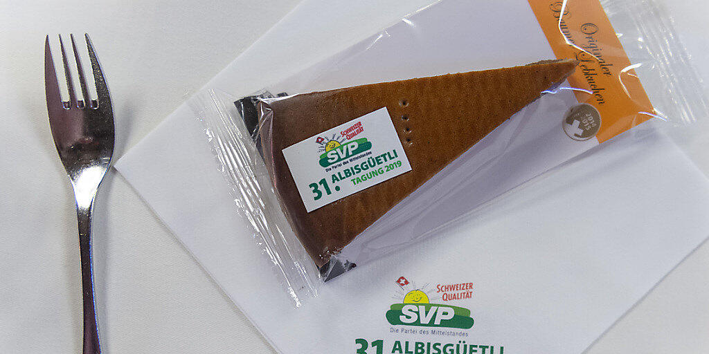 Mit dem "Marsch der Zürcher SVP" ist am Freitagabend die 31. Albisgüetli-Tagung der SVP eröffnet worden. (KEYSTONE/Melanie Duchene) Mit dem "Marsch der Zürcher SVP" ist am Freitagabend die 31. Albisgüetli-Tagung der SVP eröffnet worden. (KEYSTONE/Melanie Duchene)
