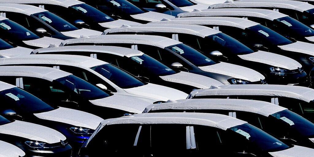 Die Corona-Krise zeigt deutliche Bremsspuren bei der Neuzulassung von Autos in der Schweiz. (Archiv) Die Corona-Krise zeigt deutliche Bremsspuren bei der Neuzulassung von Autos in der Schweiz. (Archiv)