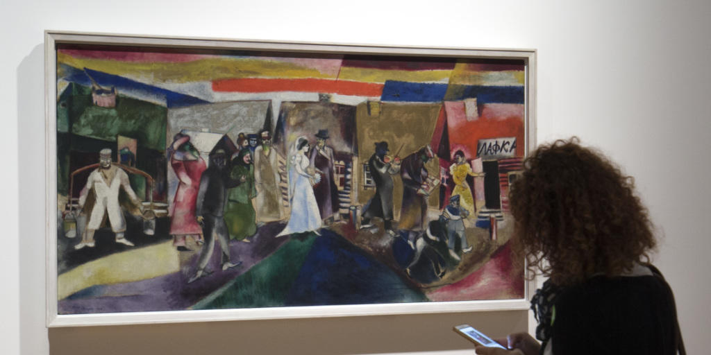 Das Bild "Die Hochzeit" im Kunstmuseum Basel. Die Ausstellung "Chagall - Die Jahre des Durchbruchs 1911-1919" fokussiert auf das Frühwerk Marc Chagalls.