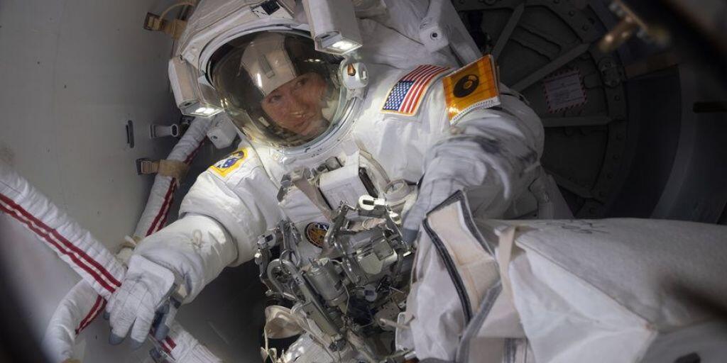 Für eine Handvoll Personen könnte ein Traum wahr werden: Die Nasa rekrutiert derzeit Astronauten-Lehrlinge. Voraussetzung ist die US-Staatsbürgerschaft. Bild: Nasa-Astronautin Christina Koch (Archivbild)