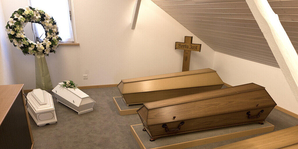 2017 starben in der Schweiz 66'971 Menschen. Die häufigsten Todesursachen waren Herz-Kreislauf- und Krebserkrankungen. (Symbolbild) 2017 starben in der Schweiz 66'971 Menschen. Die häufigsten Todesursachen waren Herz-Kreislauf- und Krebserkrankungen. (Symbolbild)