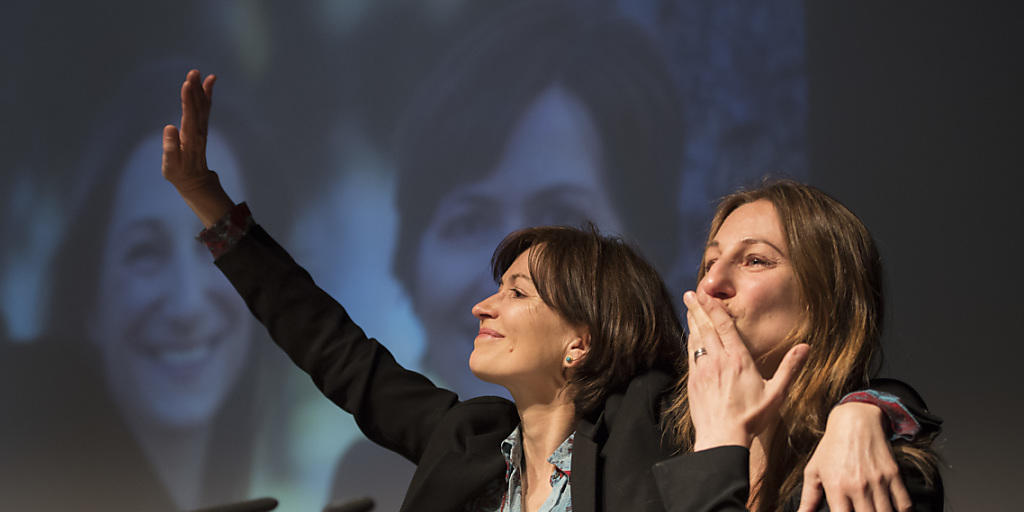 Die Berner Nationalrätin Regula Rytz (links) steht neu alleine an der Spitze der Grünen Partei der Schweiz. Sie hatte die Partei in den vergangenen vier Jahren gemeinsam mit der Waadtländer Nationalrätin Adèle Thorens geführt. Die Berner Nationalrätin Regula Rytz (links) steht neu alleine an der Spitze der Grünen Partei der Schweiz. Sie hatte die Partei in den vergangenen vier Jahren gemeinsam mit der Waadtländer Nationalrätin Adèle Thorens geführt.