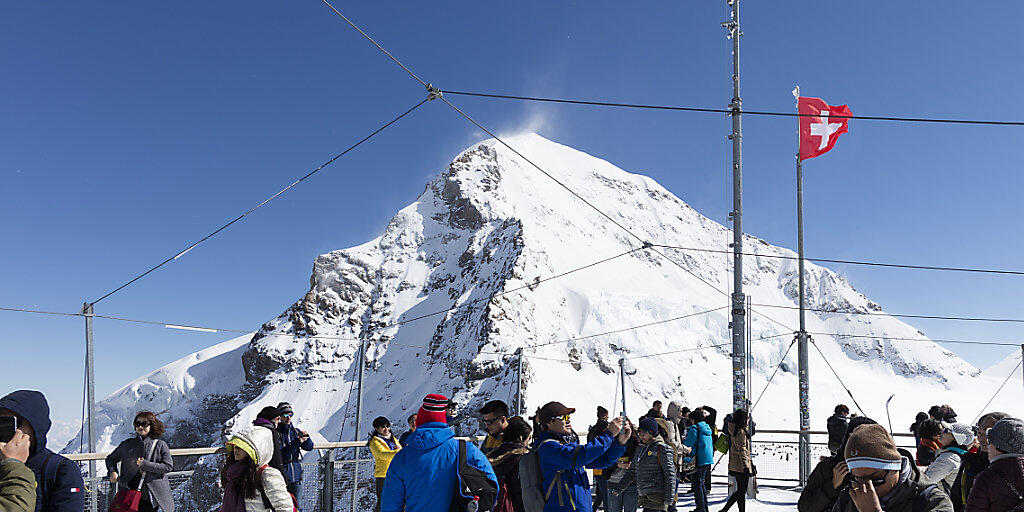 Die Jungfraubahn-Gruppe hat vergangenen Jahr 1,07 Millionen Besucher auf ihre Hauptattraktion, das Jungfraujoch, gebracht. Das ist ein neuer Rekord. (Archiv)