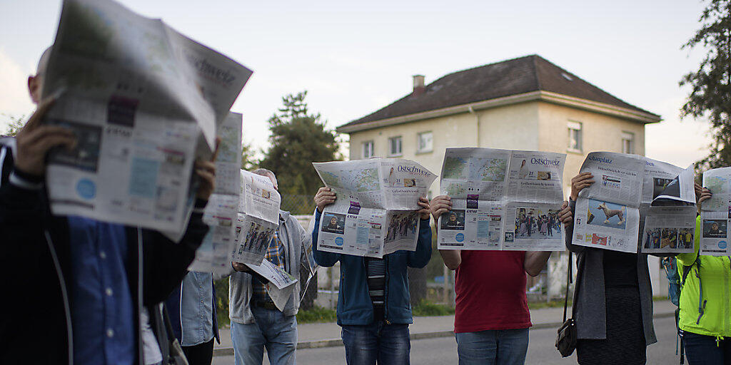 Angestellte der Firma Presto bei einer Protestaktion. Sie und andere Angestellte im Postmarkt erhalten künftig mindestens 18.27 Franken in der Stunde. Die Gewerkschaften hatten einen höheren Mindestlohn gefordert. (Archiv) Angestellte der Firma Presto bei einer Protestaktion. Sie und andere Angestellte im Postmarkt erhalten künftig mindestens 18.27 Franken in der Stunde. Die Gewerkschaften hatten einen höheren Mindestlohn gefordert. (Archiv)