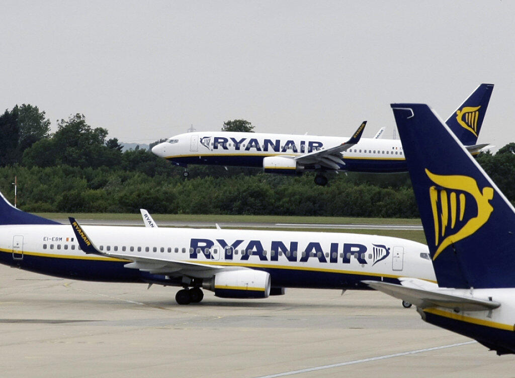 Die Billigfluggesellschaft Ryanair hat aufgrund der Zugeständnisse mit den Gewerkschaften einen Streik vor Weihnachten abgewendet. (Archivbild) Die Billigfluggesellschaft Ryanair hat aufgrund der Zugeständnisse mit den Gewerkschaften einen Streik vor Weihnachten abgewendet. (Archivbild)