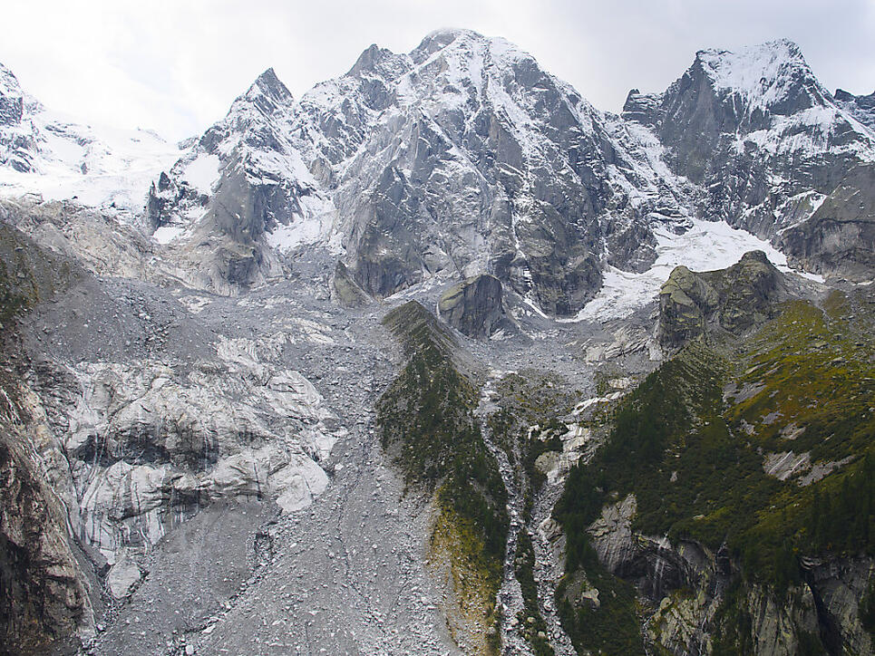 Der verheerende Murgang von Bondo ist geklärt: Der Bergsturz am Piz Cengalo (Bild) donnerte auf einen Gletscher und schmolz das Eis.