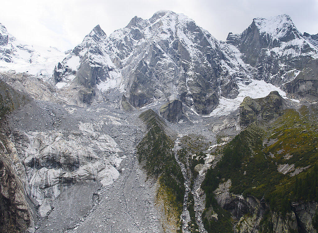 Der verheerende Murgang von Bondo ist geklärt: Der Bergsturz am Piz Cengalo (Bild) donnerte auf einen Gletscher und schmolz das Eis.