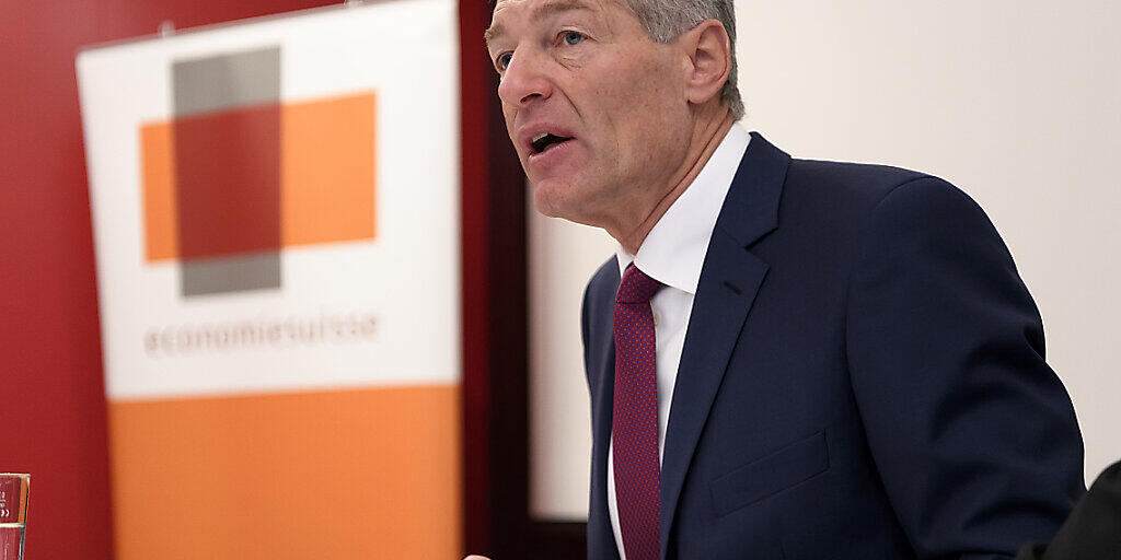 Heinz Karrer, Präsident des Wirtschaftsdachverbandes Economiesuisse, befürchtet, dass auf die Schweiz eine Konkurswelle ungeahnten Ausmasses und eine hohe Arbeitslosigkeit zukommt. (Archivbild)