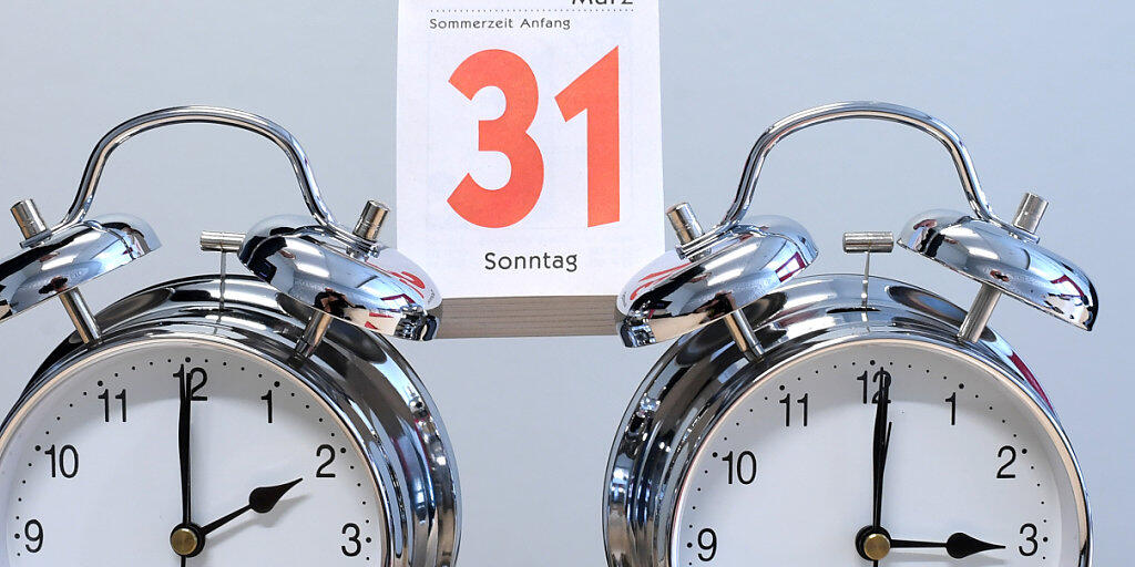 Möglicherweise zum drittletzten Mal werden die Uhren in Europa am Sonntag um 2 Uhr eine Stunde vor auf Sommerzeit gestellt. (Themenbild) Möglicherweise zum drittletzten Mal werden die Uhren in Europa am Sonntag um 2 Uhr eine Stunde vor auf Sommerzeit gestellt. (Themenbild)