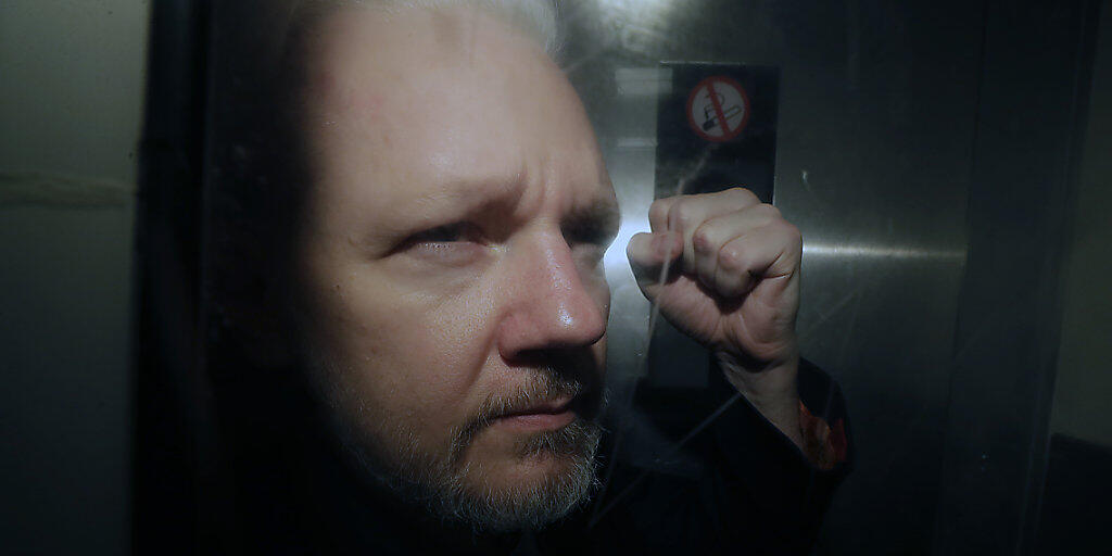Die US-Justiz hat gemäss Justizministerium die Anklage gegen Julian Assange ausgeweitet.